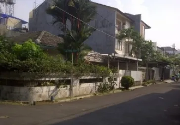 Rumah tua hoek hitung tanahdi Aries 313m