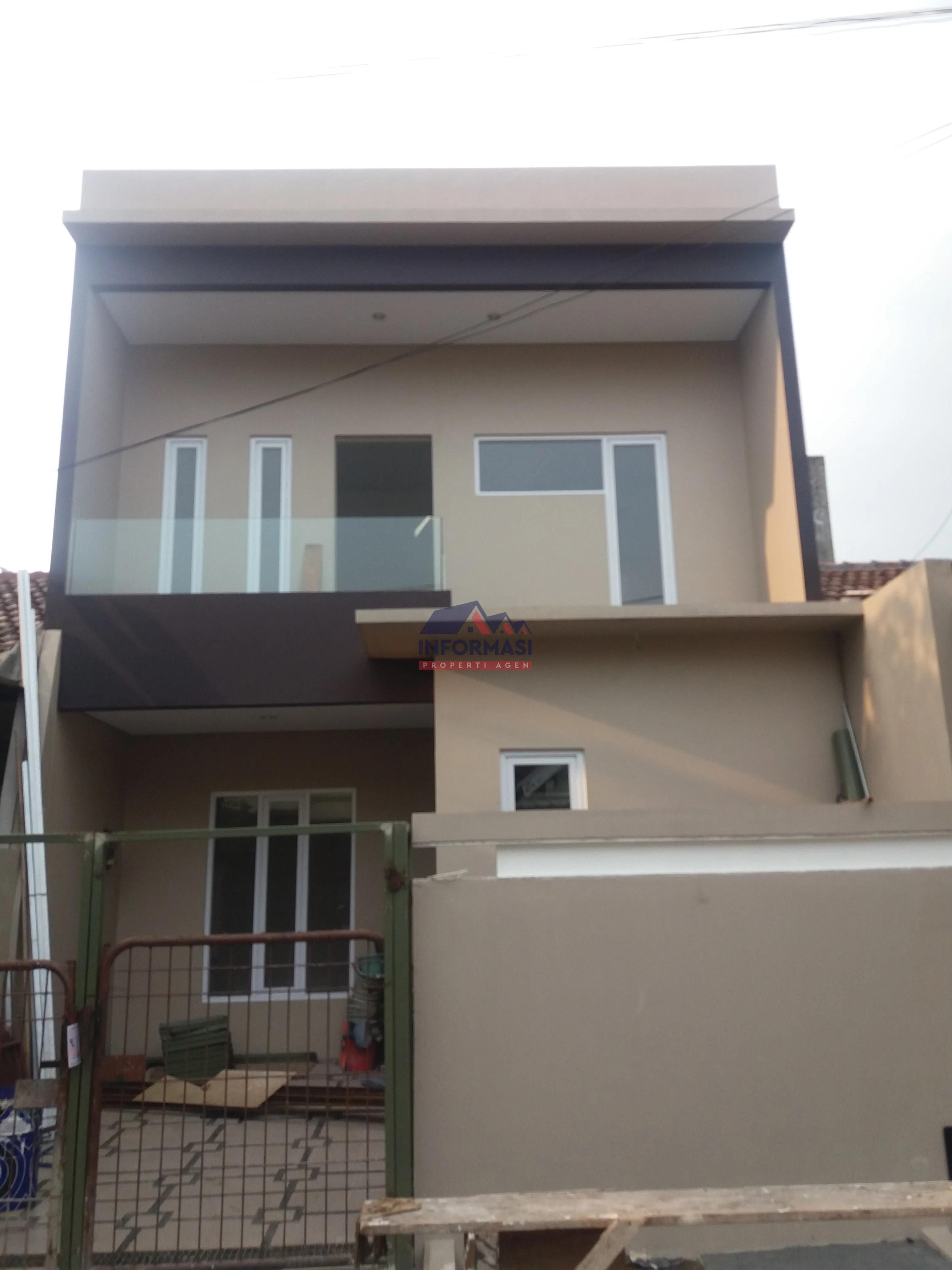 rumah minimalis baru 2.5lantai 3+1KT 2+1 KM