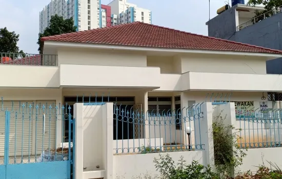 Rumah sangat terawat besar dan luas ruangan plong