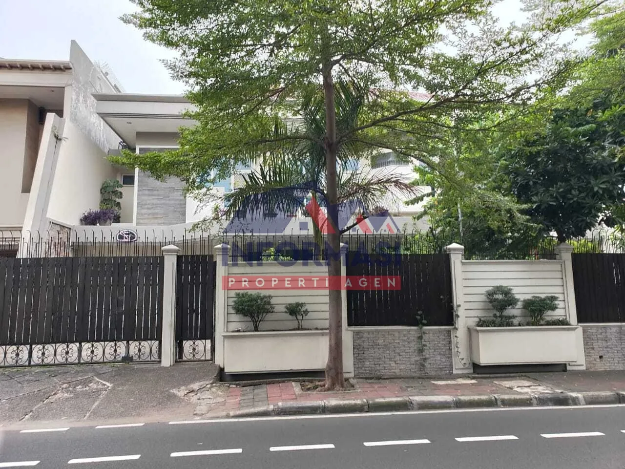 Lelang rumah 2lt Puri indah di boulevard raya