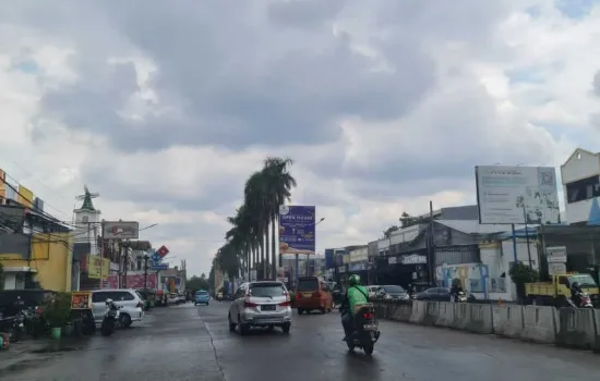 Di Taman Galaxy  Bekasi tersewa salon hadap jalan besar