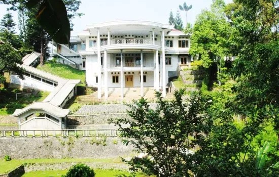 VILLA STRATEGIS n MENARIK