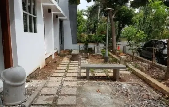 Rumah hoek 2 lantai dalam cluster Permata Mediterania