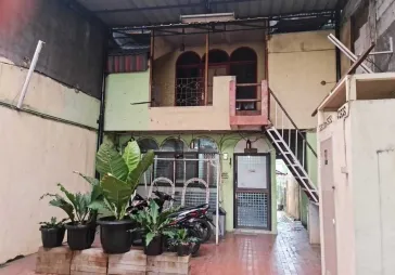 Rumah Plus kost di Ciputat Raya zona campuran