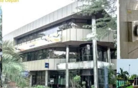 Gedung kantor 3 lantai plus rooftop ..kondisi bagus